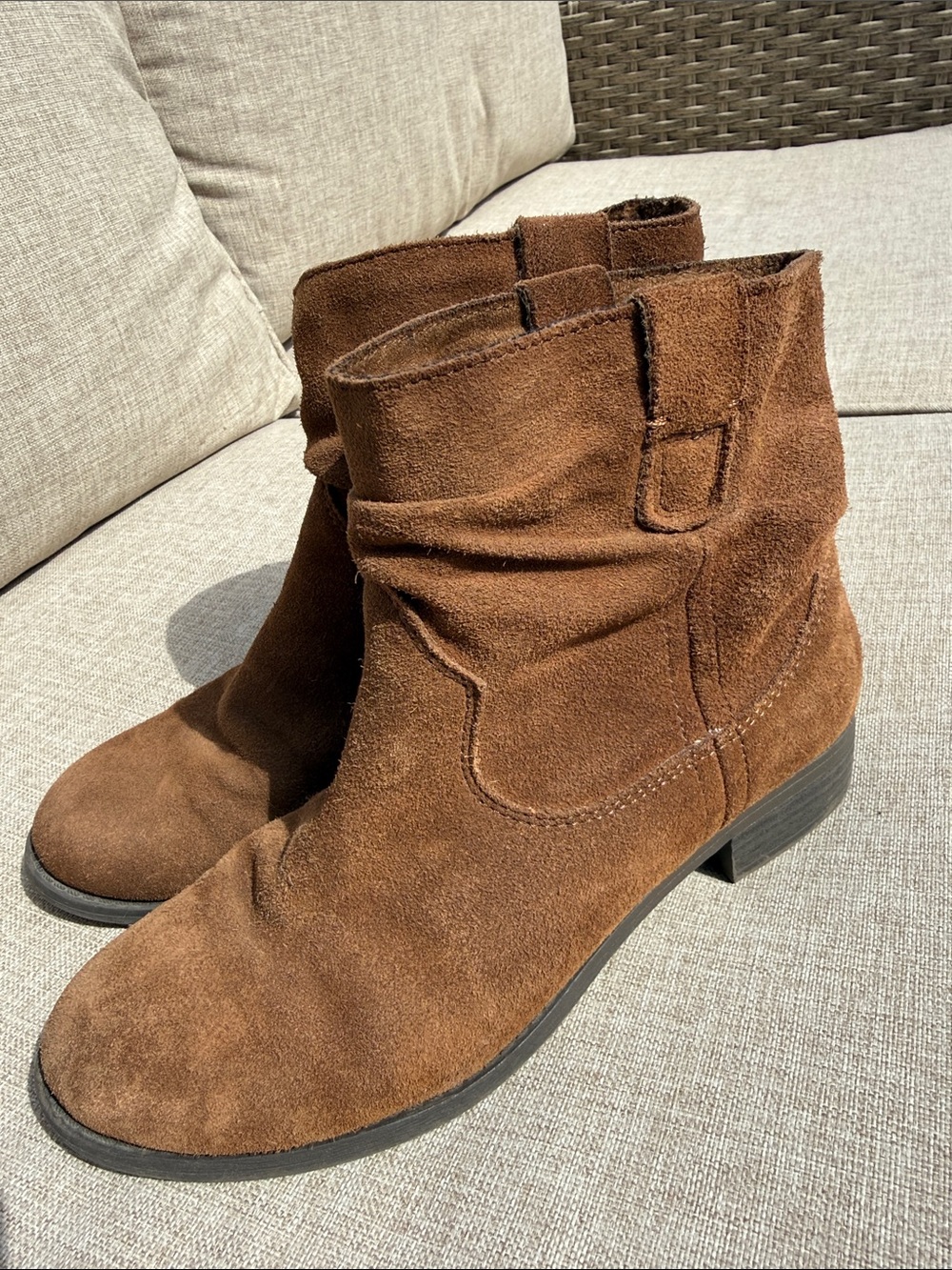American Eagle size 7 Women's Brown Suede Ankle Boots